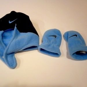Nike Infant Hat and Gloves Set